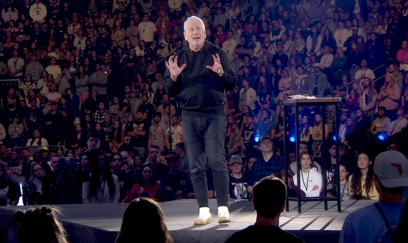 Pastor Louie Giglio exorta jovens a se dedicar mais a Deus do que ao TikTok: 'Proteja sua atenção'