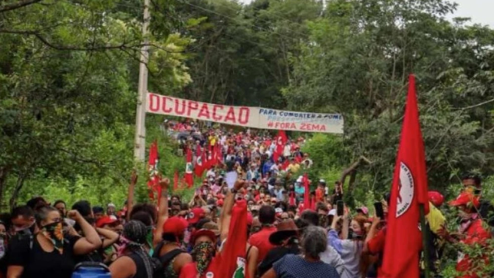 Deputado Filipe Martins vota pela urgência para projeto que prevê sanções a invasores de terras