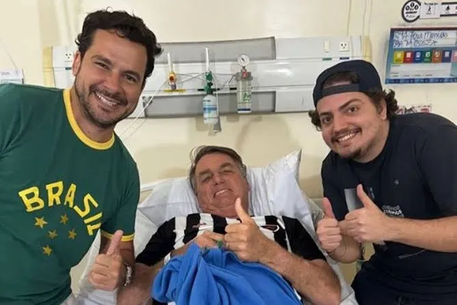 Em Manaus, Bolsonaro será transferido para hospital em Brasília em UTI aérea