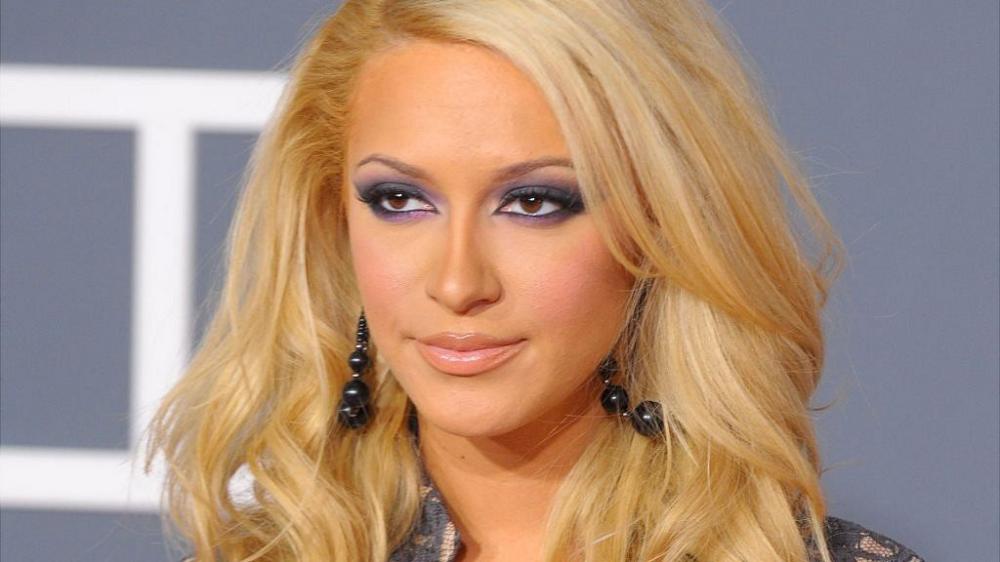 Ex-Pussycat Dolls, Kaya Jones, se arrepende de abortos: ‘É muito doloroso’
