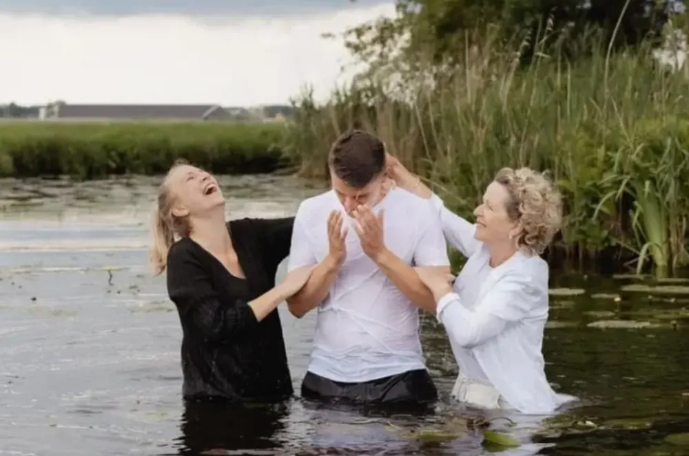 Criminosos são evangelizados e batizados na Holanda