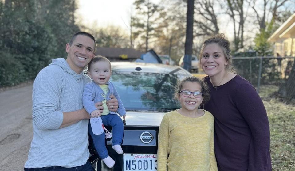 Policial e esposa adotam bebê deixada em hospital: “Somos abençoados”