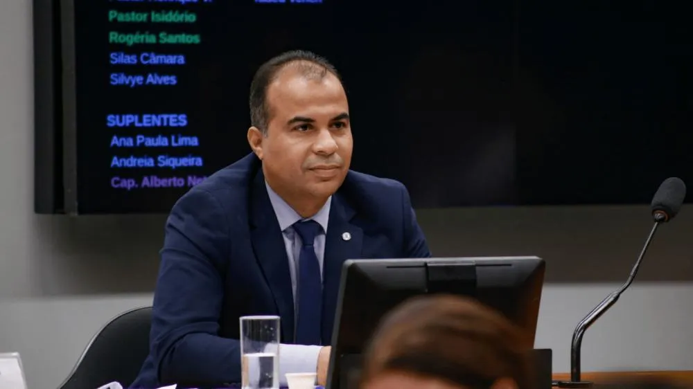 Deputado Filipe Martins, coerente com a sua missão, tem atuação semanal destacada em prol da defesa dos valores cristãos e da vida