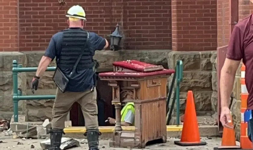 Incêndio em igreja histórica não atinge púlpito: "Milagre"