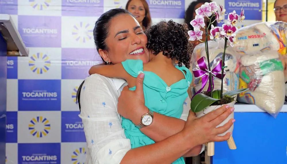 Realizada pela primeira-dama Karynne Sotero, campanha de Natal promove solidariedade e inclusão