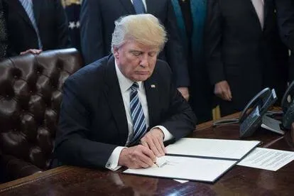 Trump planeja mais de 25 decretos nas primeiras horas após assumir; entenda