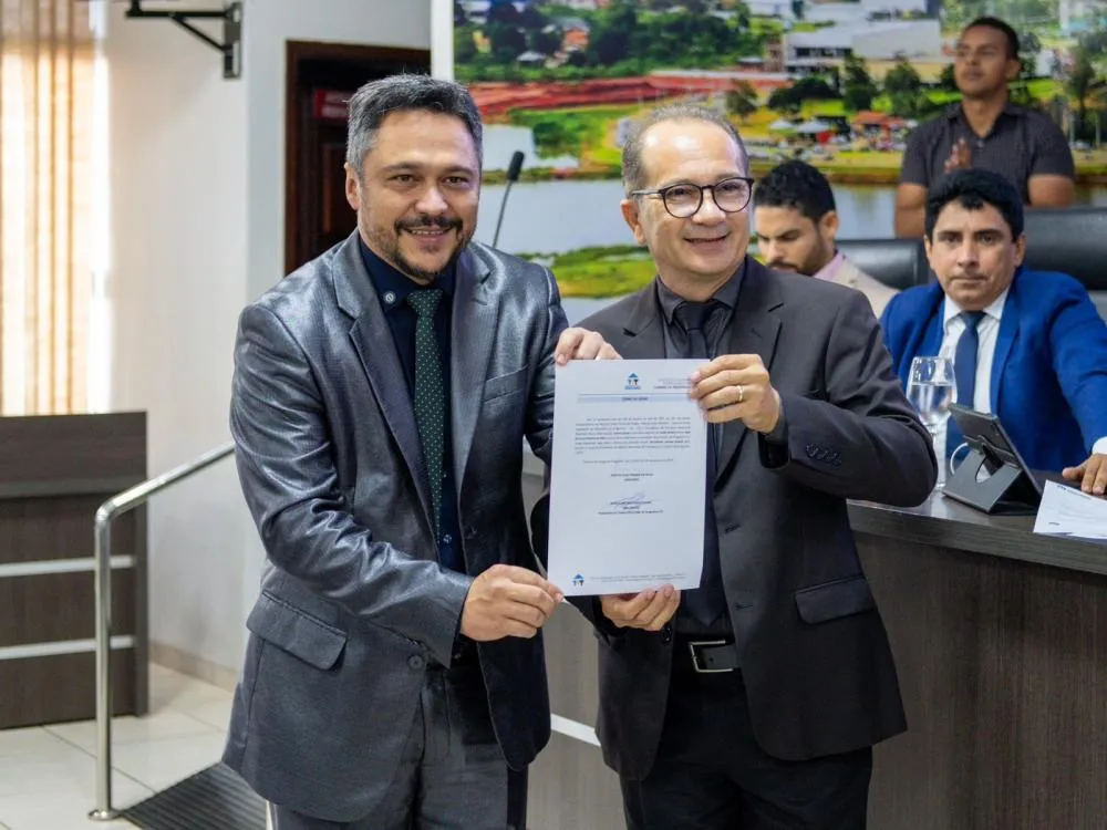 José da Guia é empossado vereador na Câmara de Araguaína; sessão extraordinária aprova projeto do IMPAR