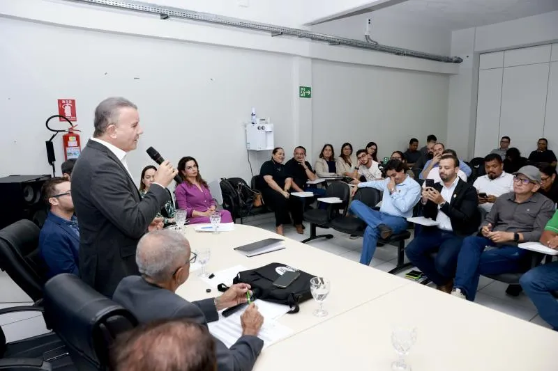 Primeira reunião ordinária marcou a presença histórica do primeiro gestor da Capital a participar, em 30 anos, de uma reunião do Conselho