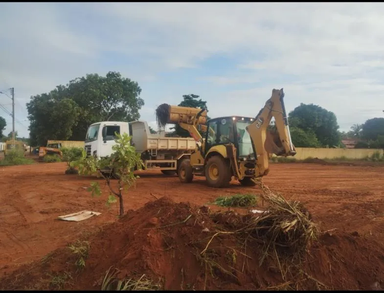 Serviços de limpeza e manutenção nas quadras da Capital continuam de forma permanente