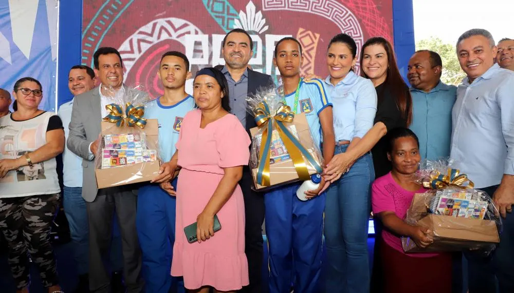 Governo do Tocantins abre ano letivo com entrega de kits de material escolar que irão beneficiar 140 mil estudantes da rede estadual