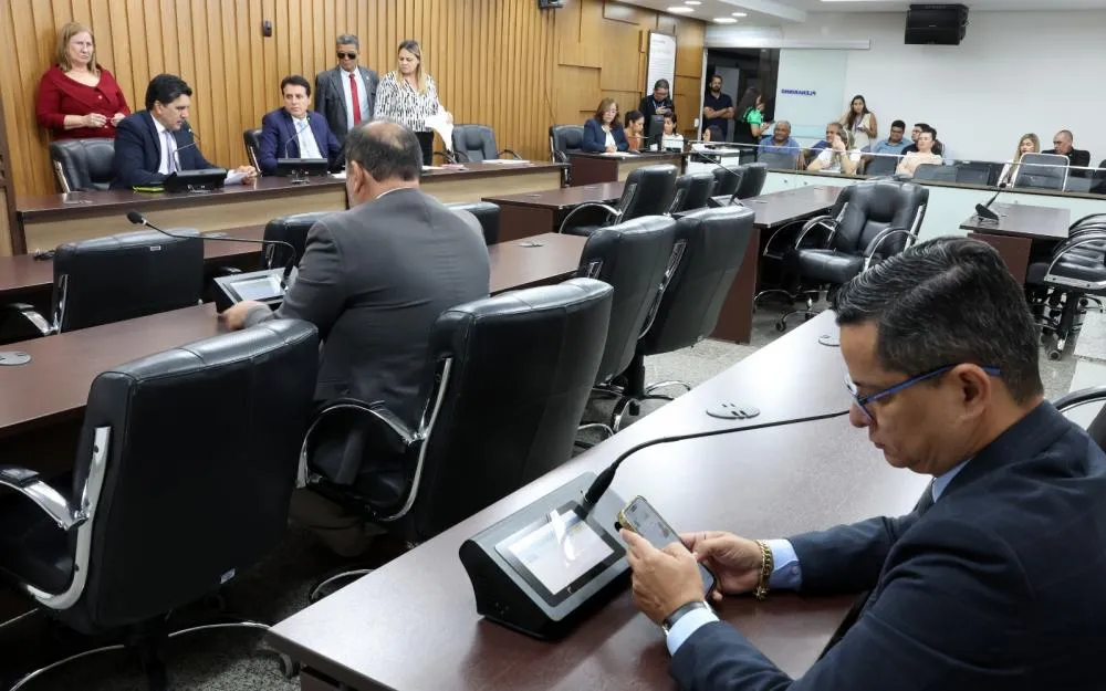 Aprovado projeto que limita recondução na presidência de comissões