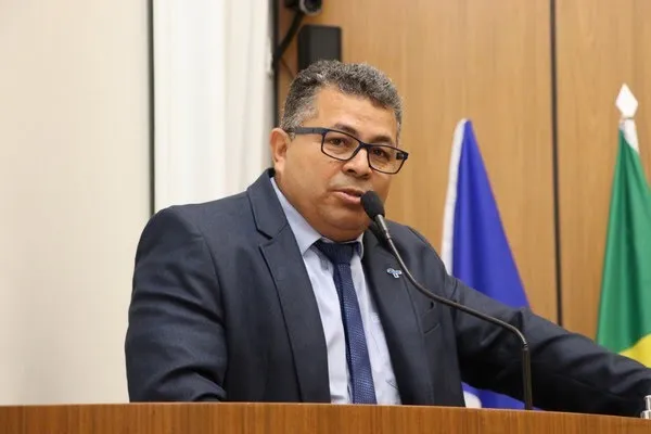 Vereador Folha solicita melhorias para infraestrutura de Quadras da região Norte da capital