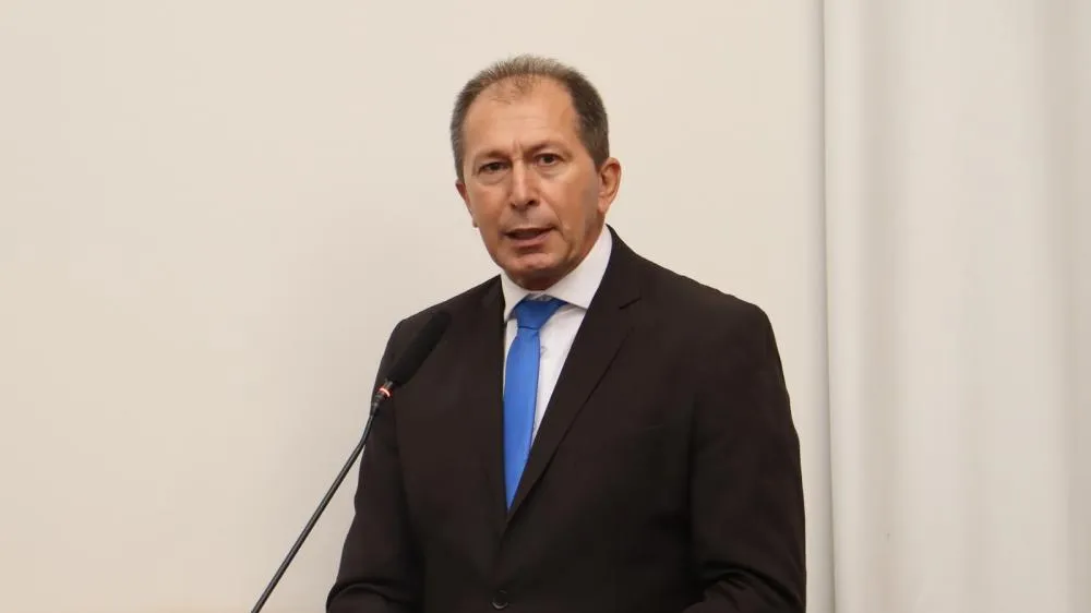 Pastor Manoel Bomfin requer pintura de faixas de pedestres na Avenida NS-01