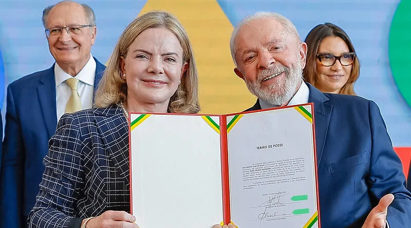 Lula afirma que colocou “mulher bonita” para melhorar relação com o Congresso Nacional