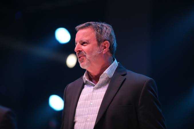  ‘Pandemia de falta de pai’ contribui para confusão sexual e violência, diz pastor