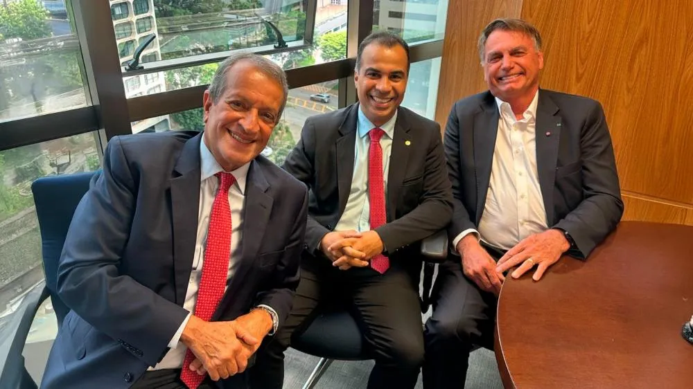 Deputado Filipe Martins articula com Valdemar Costa Neto e o Presidente Jair Bolsonaro a possibilidade de integrar a comissão especial sobre a anistia