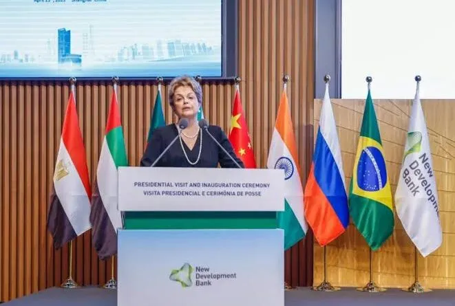 Dilma é reeleita presidente do banco do Brics