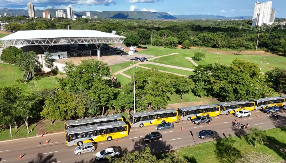 Governador Wanderlei Barbosa prestigia solenidade de entrega da nova frota de ônibus coletivos de Palmas