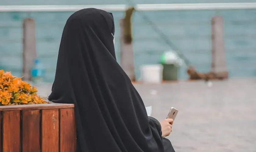 Mulheres do Afeganistão chicoteadas em público pelo Talibã falam sobre o trauma