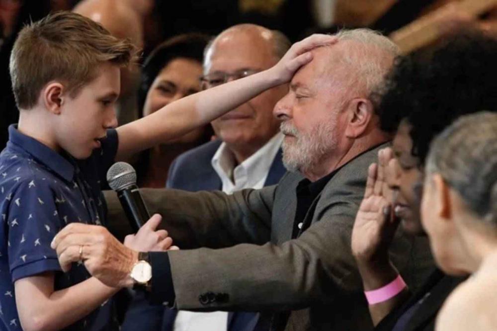 Decisão de Lula sobre saída do Brasil de aliança antiaborto afasta evangélicos