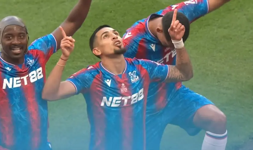 Após vitória histórica, atletas do Crystal Palace se ajoelham e oram: ‘Toda glória a Jesus’