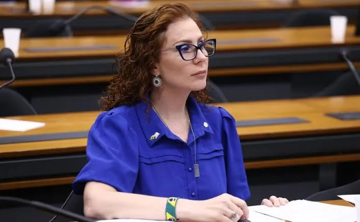 PGR pede prisão preventiva de Carla Zambelli