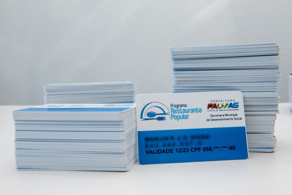 Mais de 1,2 mil pessoas cadastradas já podem retirar cartão que dá direito a refeição popular na capital