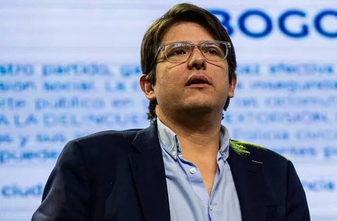 Pré-candidato colombiano baleado enquanto fazia discurso