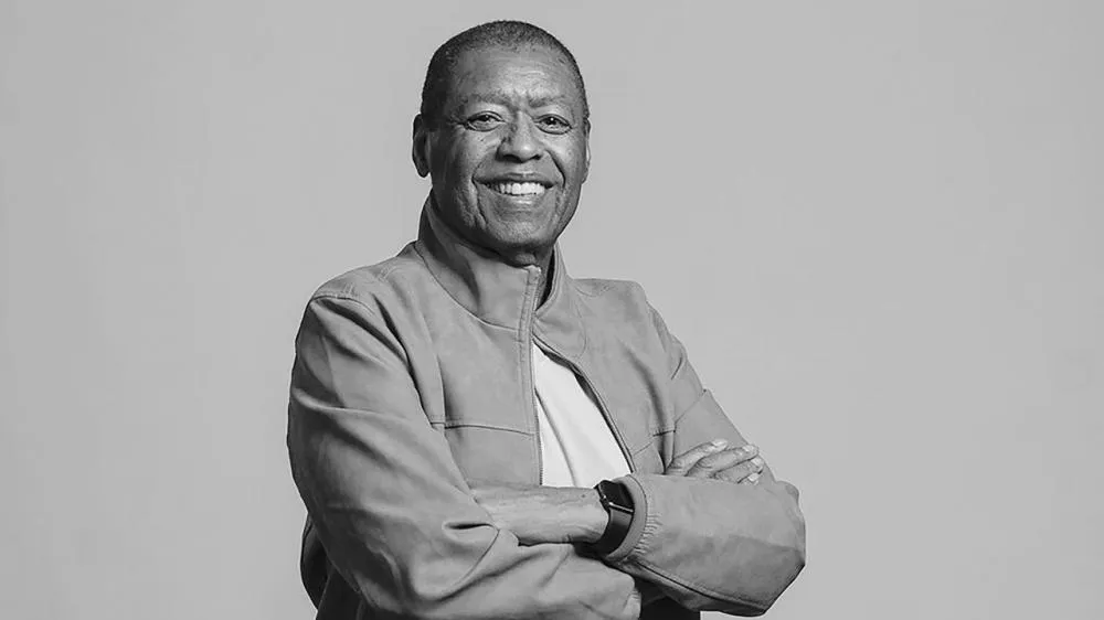 Morre Ron Kenoly, pastor, cantor e compositor, referência mundial da música de adoração, aos 81 anos