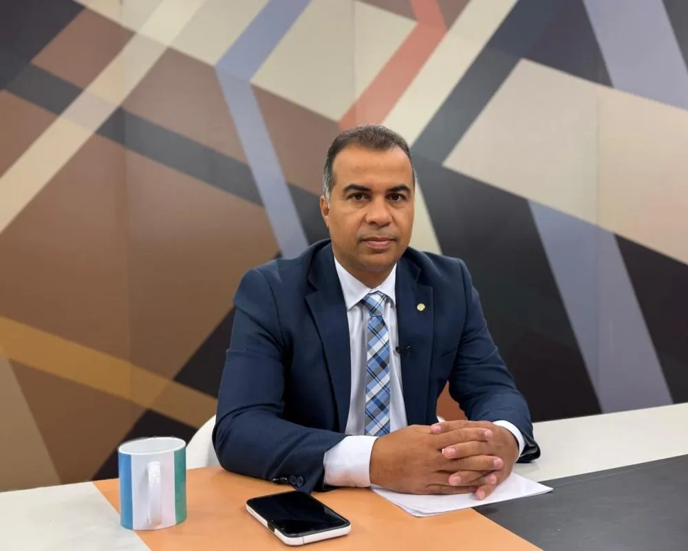 Deputado federal Filipe Martins assina pedido de CPMI para investigar suposta atuação de Lulinha