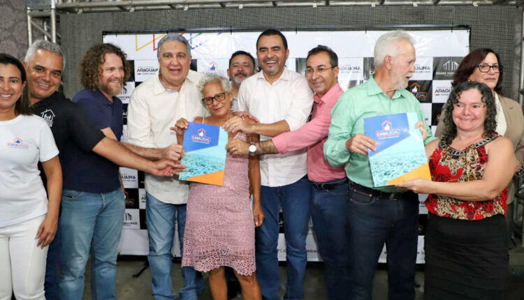 Governador Wanderlei Barbosa entrega mais de 400 títulos definitivos em Araguaína