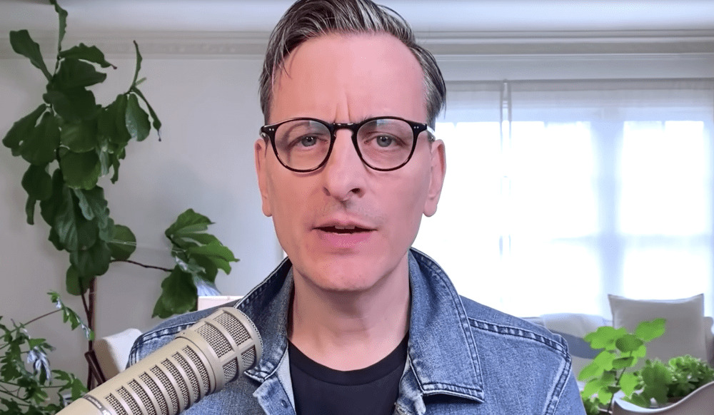 Ex-gay descobre que mãe orava por sua salvação todos os dias