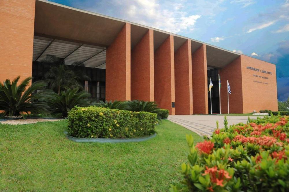 Deputados estaduais eleitos tomam posse para 10ª legislatura na Assembleia Legislativa