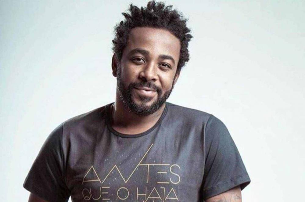 Cantor Clóvis Pinho comemora após ter música em trilha sonora de novela da Globo