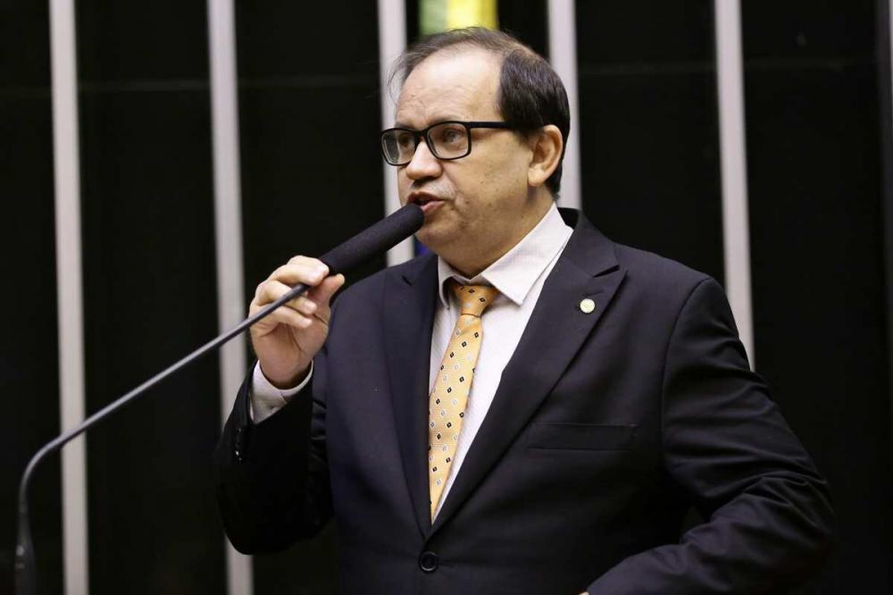 Eli Borges não recua e vai disputar eleição de líder da bancada evangélica contra Silas Câmara 