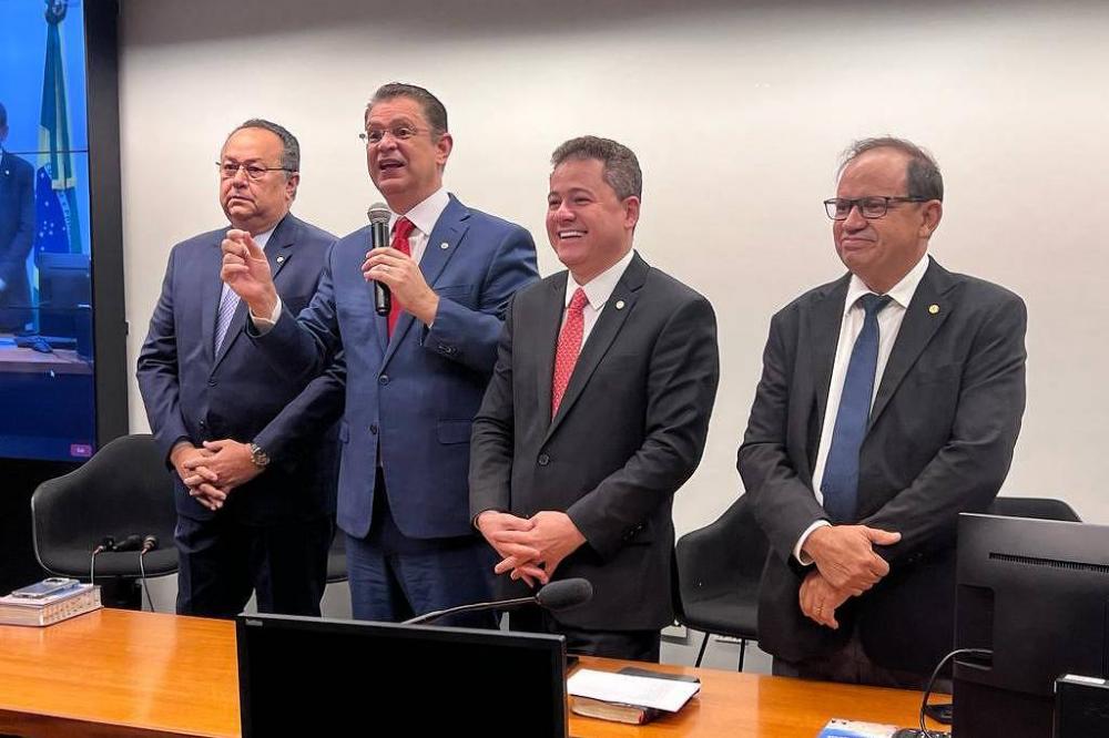 Eli Borges e Silas Câmara selam acordo e vão revezar a presidência da Frente Evangélica