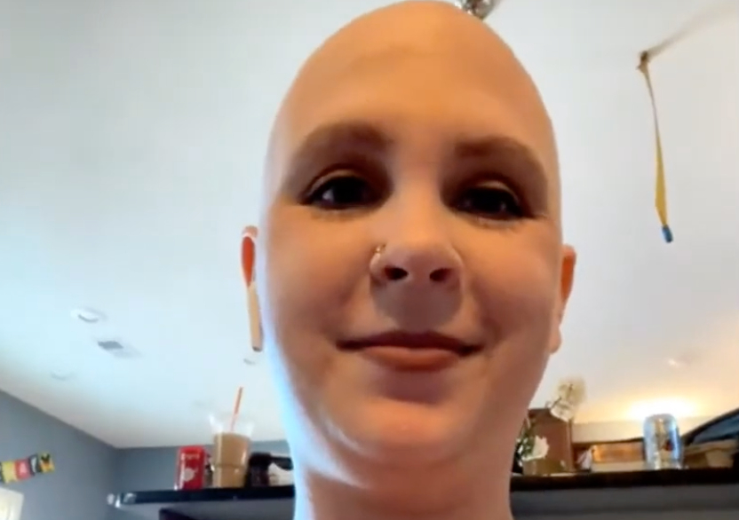 Mulher testemunha sua cura do câncer