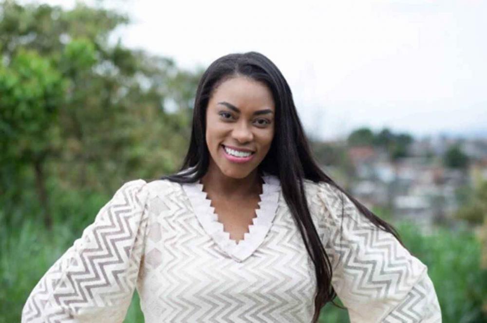 Confira o novo single de Elaine Martins: 