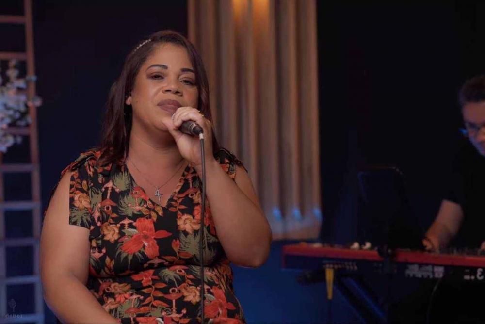 Na Todah Covers, Gislaine Alves estreia cantando “Boa Obra”