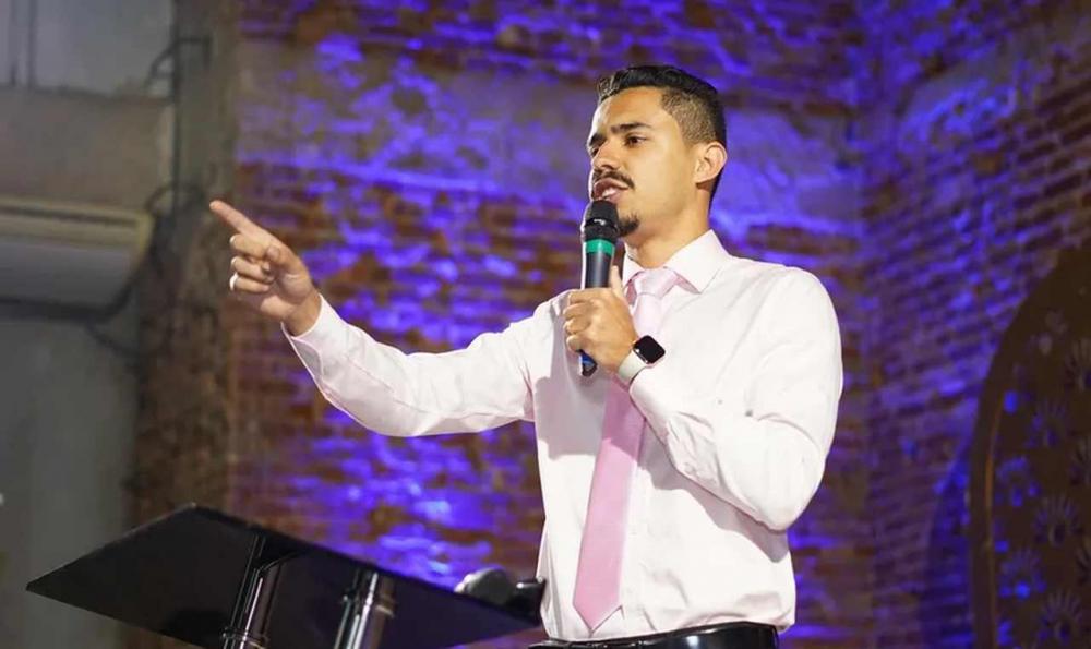 André Anderson, jogador do São Paulo se torna pastor e se divide entre a bola e o altar