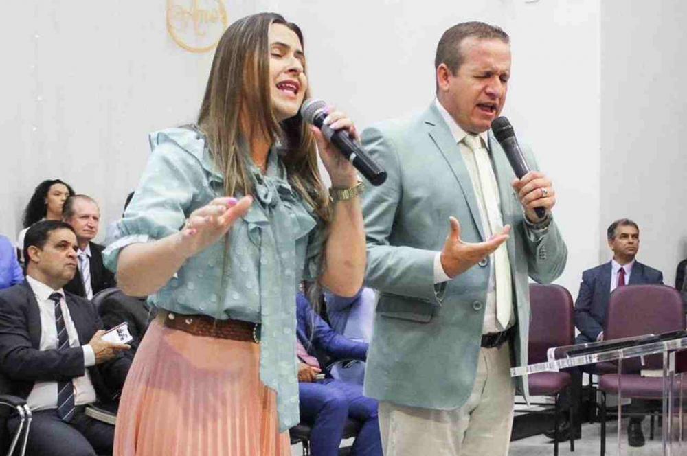 Quem é a dupla que há mais de 10 anos não cobra nada para cantar