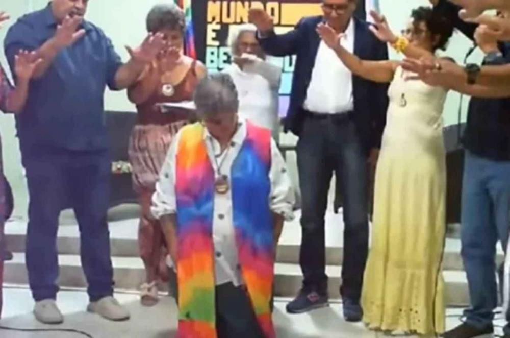 Convenção Batista excluirá igreja que ordenou pastora lésbica