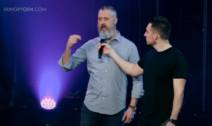 Homem é liberto após 40 anos viciado em pornografia: “Deus me levantou”