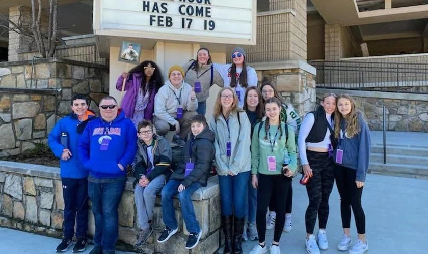 Em conferência mais de 400 jovens são batizados