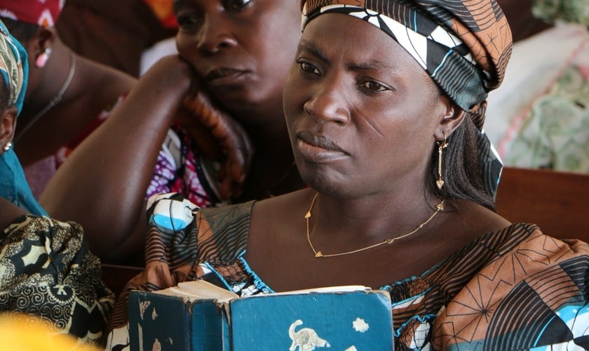 Igreja em vigília de Páscoa é invadida por atiradores na Nigéria