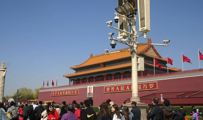 Especialista faz alerta: ‘China usa Inteligência Artificial para acabar com o cristianismo’