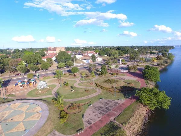 Homens são presos após ameaçarem irmã que reclamou de som alto que incomodava mãe de 91 anos