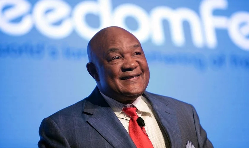 George Foreman diz como experiência de quase morte mudou sua vida