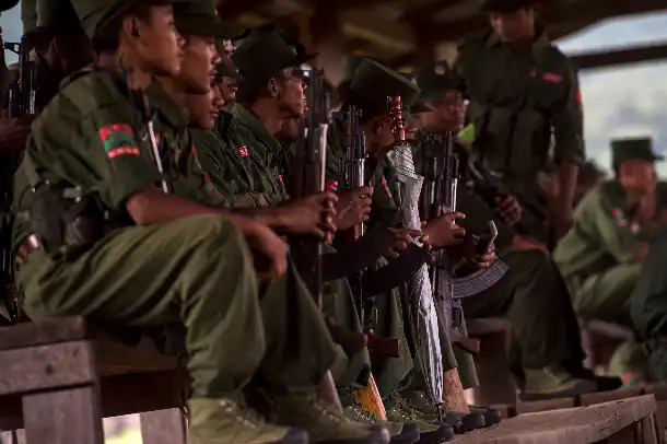 Exército da Birmânia bombardeia Seminário Batista