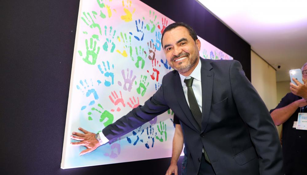 Governador Wanderlei Barbosa assinou termo de compromisso em prol do desenvolvimento e proteção das crianças tocantinenses